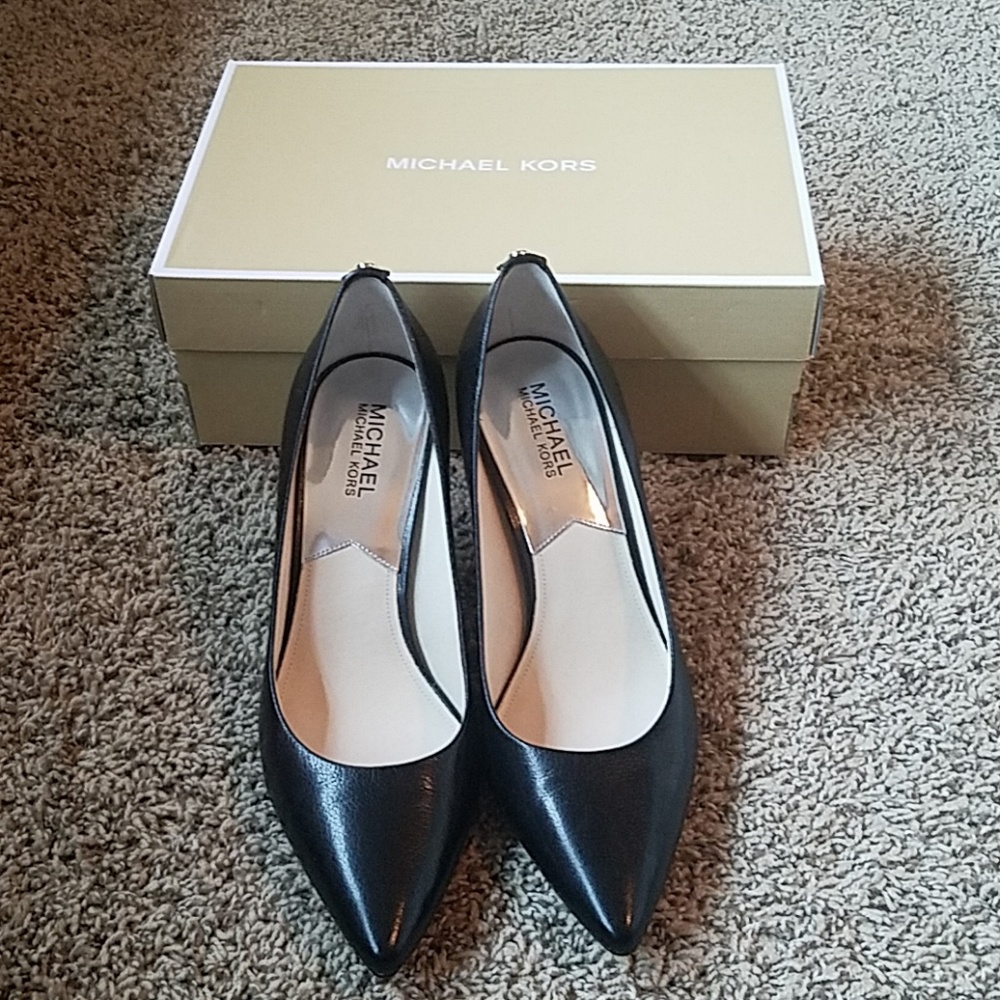 Michael kors black leather pumps